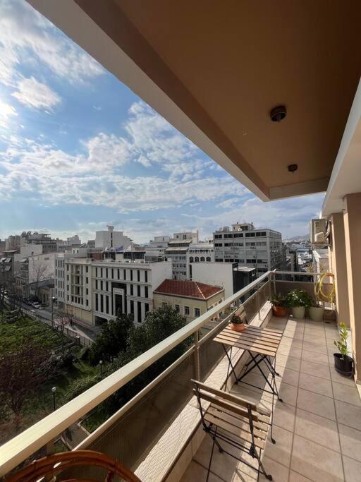 Maria'S Sunlit Apartment Пирея Екстериор снимка