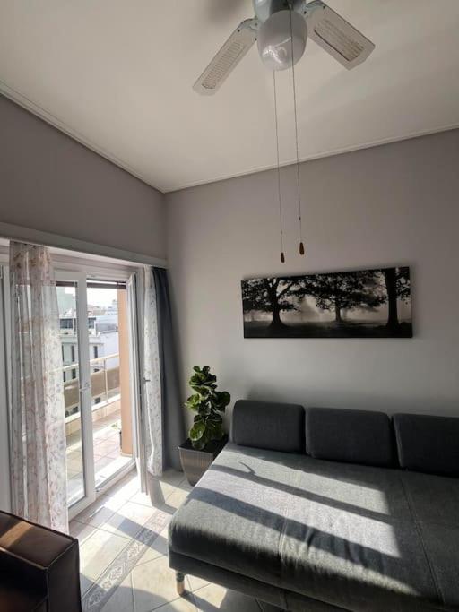 Maria'S Sunlit Apartment Пирея Екстериор снимка